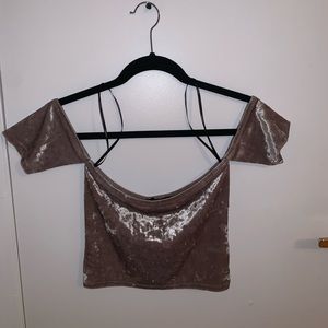 ⭐️HOST PICK⭐️ [M]👚NWOT - F21 velvet off the shoulder crop top